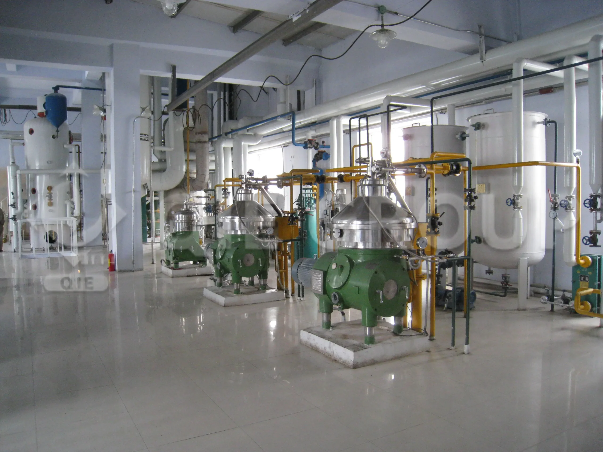 جهاز الطرد المركزي للزيوت الصالحة للأكل يضمن فصل الزيت عن الماء بسرعة وأداء تكرير مستقر