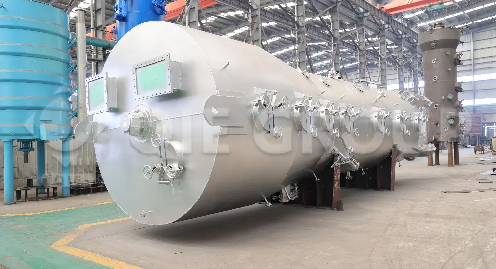 يُستخدم جهاز إزالة المذيبات من الزيوت الصالحة للأكل لإزالة المذيبات من كسبة الزيت باستخدام التسخين بالبخار، مما يضمن الحصول على كسبة آمنة وعالية الجودة.