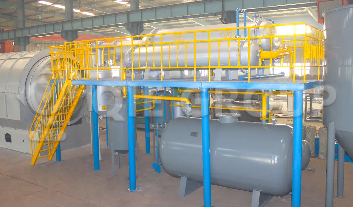 ورشة استخلاص الزيوت الصالحة للأكل مجهزة بأنظمة استخلاص بالمذيبات، ونظام إزالة المذيبات، ونظام التبخير، ونظام التكثيف.