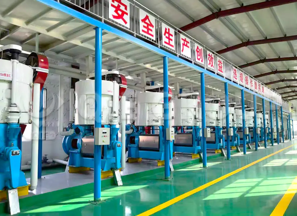 معدات عصر زيت ذكية عالية الكفاءة مزودة بنظام تحكم آلي من مجموعة QIE.