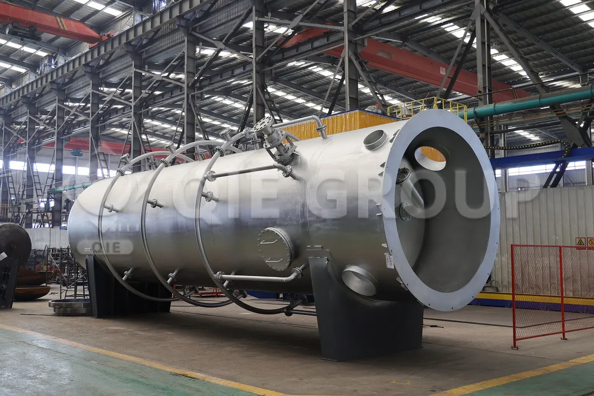 خزان تعقيم زيت النخيل في مصنع المعالجة، يستخدم لتعقيم وتليين ثمار النخيل.