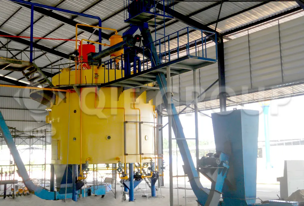 يُستخدم جهاز الاستخلاص الدوار (Rotocel extractor) للاستخلاص المستمر للزيت من البذور الزيتية باستخدام المذيبات، وذلك لتحقيق إنتاجية عالية من الزيت وانخفاض نسبة الزيت المتبقي في الكسبة.