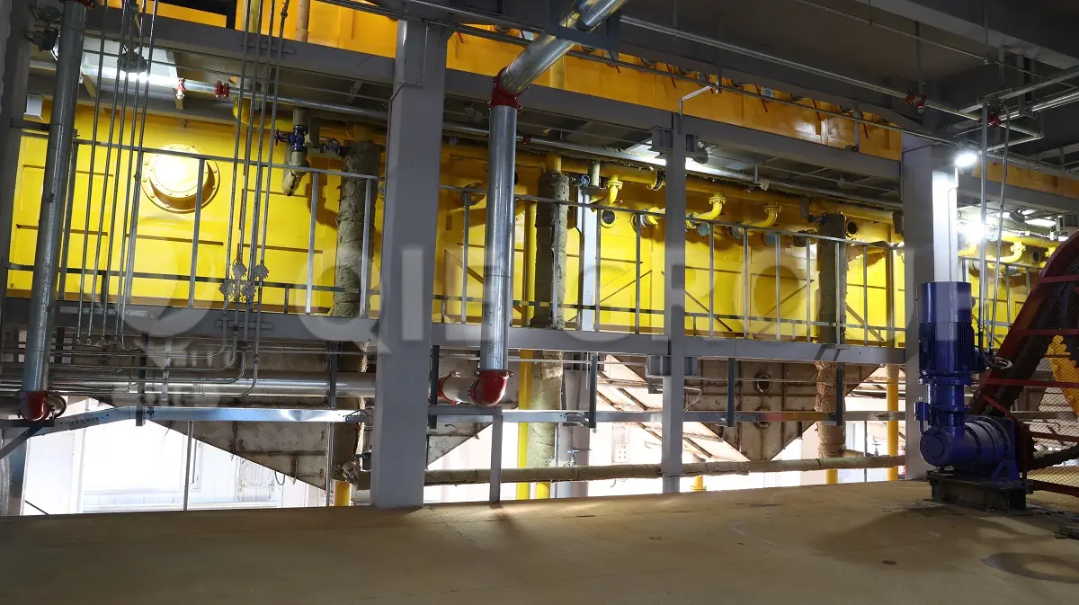 يدعم نظام الاستخلاص بسلسلة الجر لزيت فول الصويا من شركة QIE الإنتاج المستمر والفعال من حيث استهلاك الطاقة.