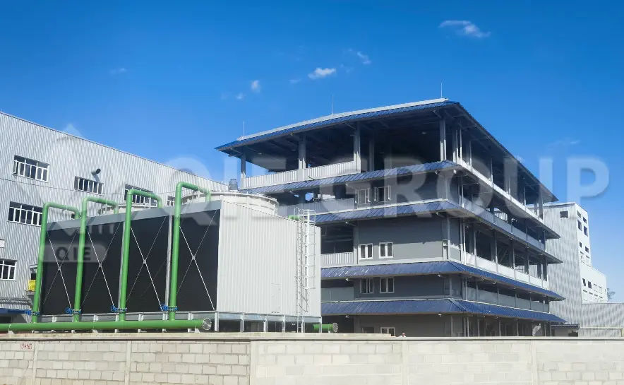 منظر بانورامي لمصنع معالجة الزيوت الصالحة للأكل التابع لمجموعة QIE، والذي يشمل ورش معالجة المواد الخام والضغط والتكرير والتعبئة والتغليف.