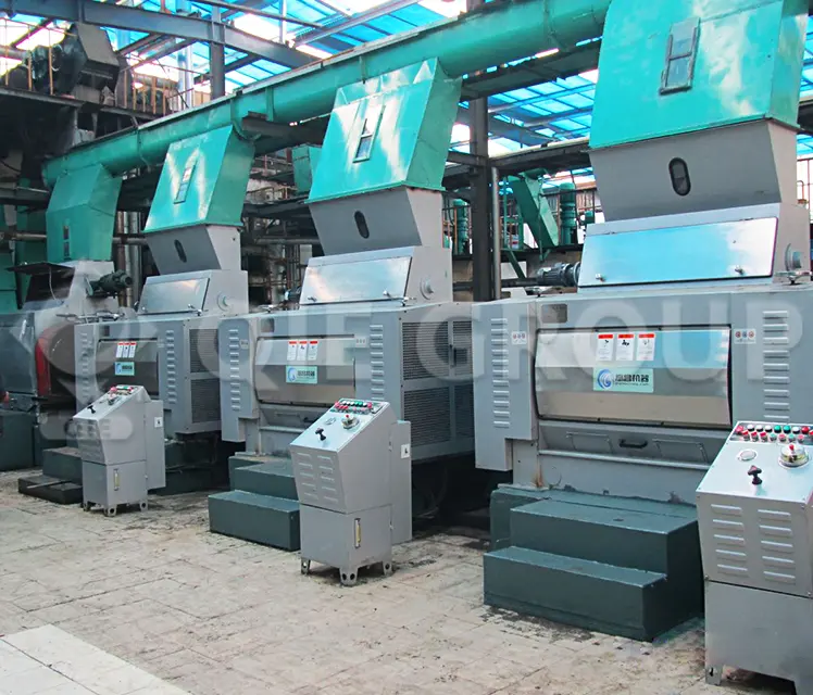 آلة تقطيع لب جوز الهند: تُستخدم لسحق وتسطيح لب جوز الهند لتحسين كفاءة استخلاص الزيت.