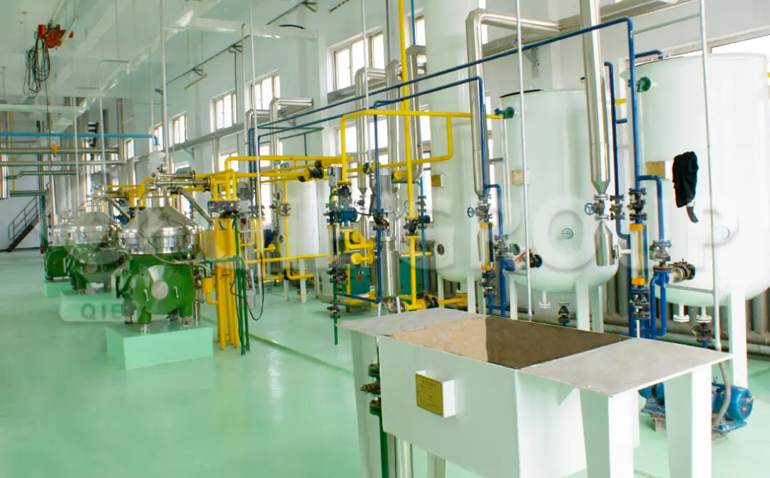 معدات إزالة الصمغ والأحماض من زيت بذور القطن لإزالة الفوسفوليبيدات والأحماض الدهنية الحرة.