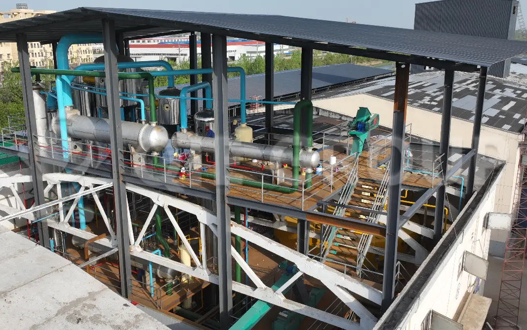 ورشة عمل لاستخلاص الزيوت الصالحة للأكل باستخدام المذيبات، وتضم أنظمة استخلاص بالمذيبات، وإزالة المذيبات، واستعادة المذيبات، وذلك لضمان استخلاص الزيوت بكفاءة وأمان.