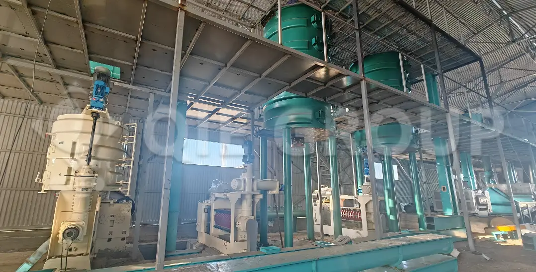 تصميم ورشة معالجة زيت عباد الشمس مصمم لاستخلاص الزيت بكفاءة عالية.