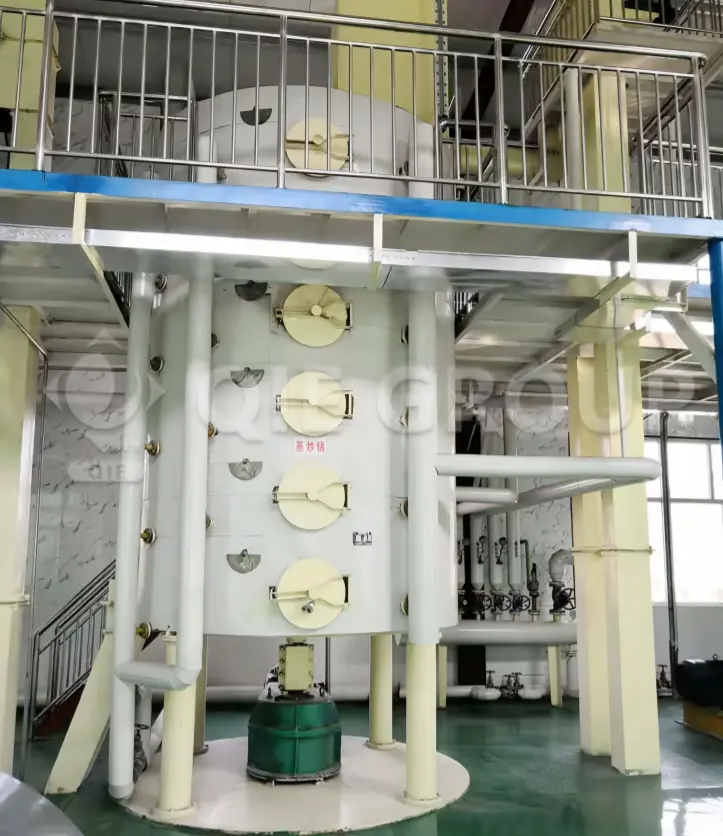 يُستخدم جهاز طهي طبقة جنين الذرة بالبخار للمعالجة الحرارية للجنين لتحسين استخلاص الزيت والنكهة.