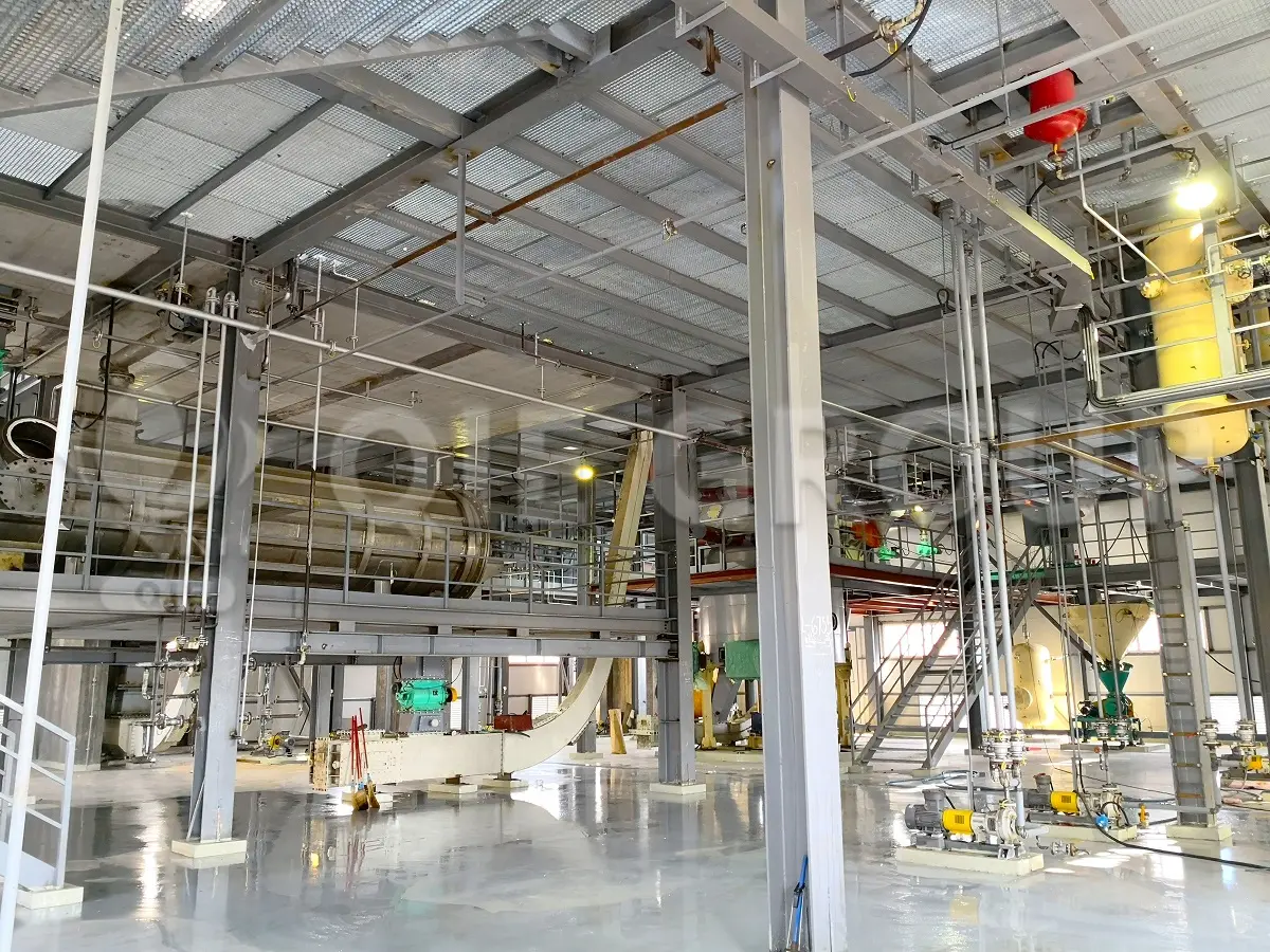 ورشة عمل لمعالجة الزيوت الصالحة للأكل كجزء من حل متكامل لمصنع إنتاج الزيوت الصالحة للأكل.