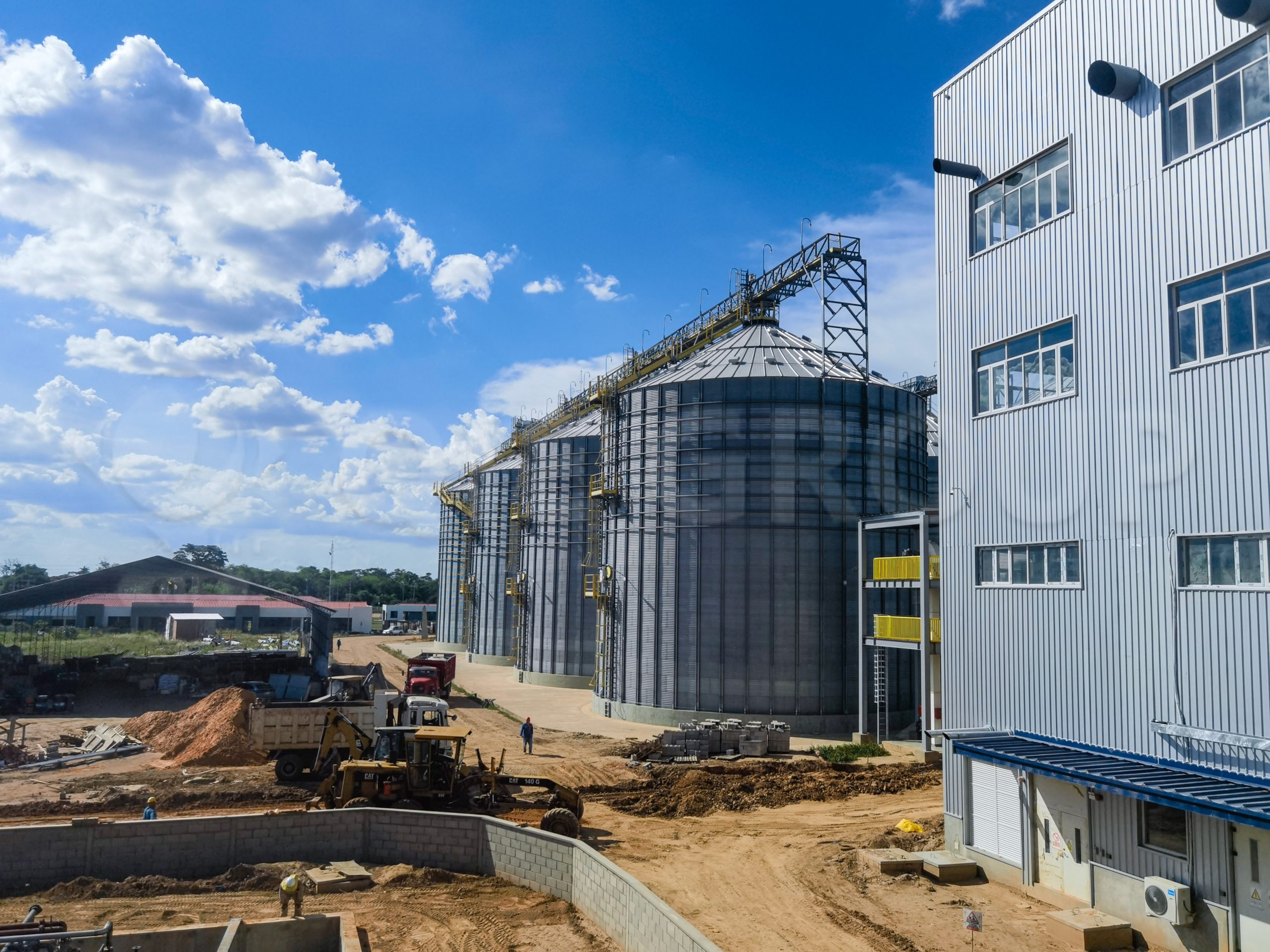 الهندسة الهندسية لمحطات زيوت الطعام المتكيفة مناخياً من مجموعة QIE Group، والمُخصصة للبيئات الاستوائية والصحراوية.